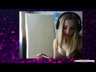 showed her breasts on the stream - streamer butt big boobs